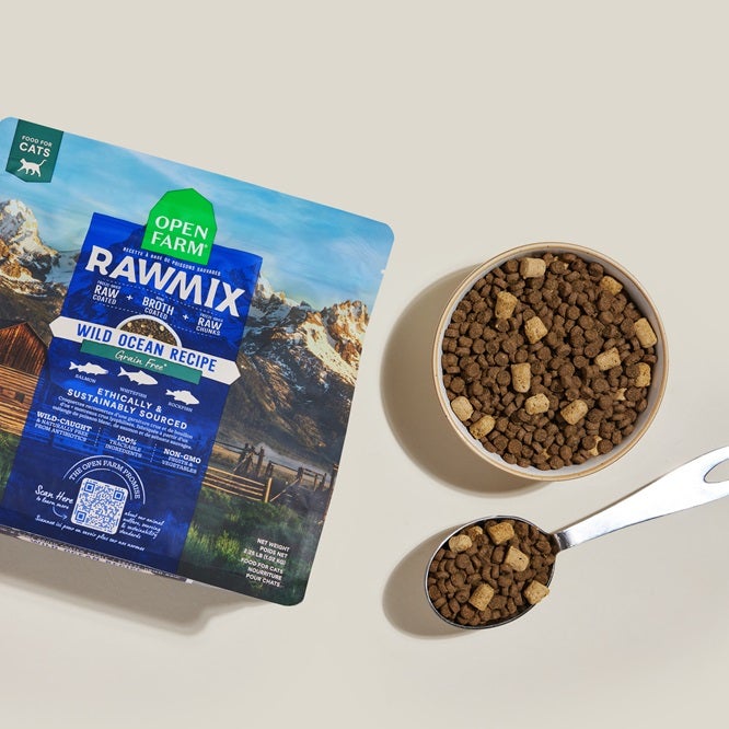 Rawmix cat food bag with scoop and bowl